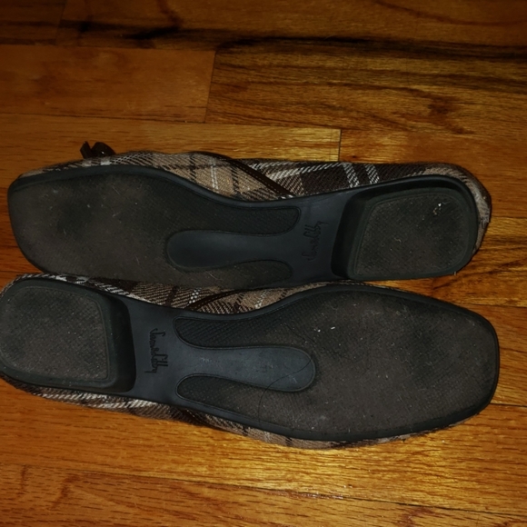 Flats - Picture 2 of 3